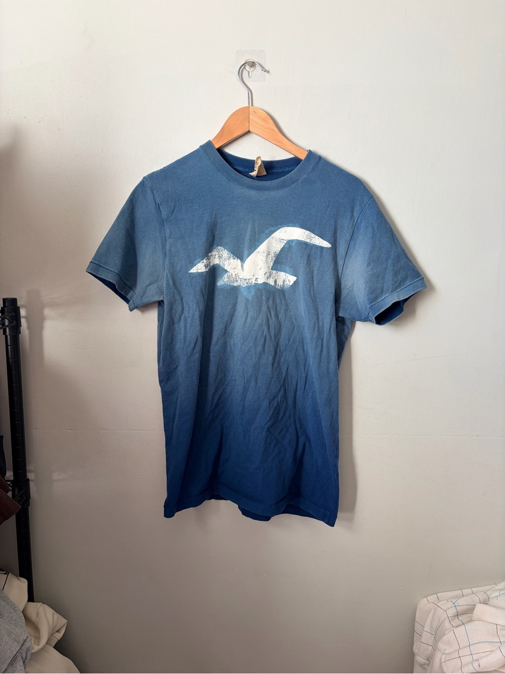 Hollister Ombre Blue Graphic T-Shirt Large Seagull Logo Sun Faded Y2K Tee